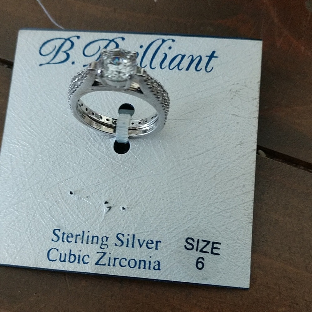 Ring - Picture 3 of 4